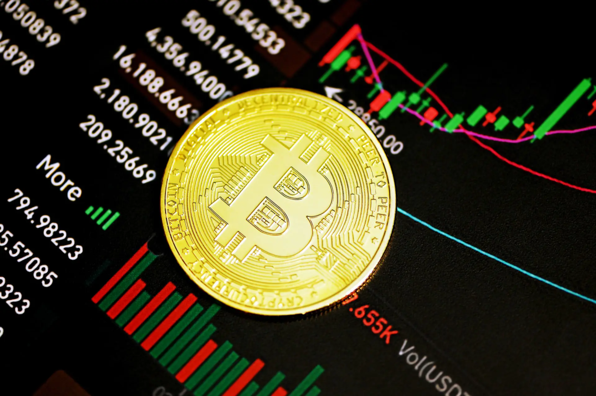 Est-il rentable d’investir dans le Bitcoin ? Analyse des opportunités et risques